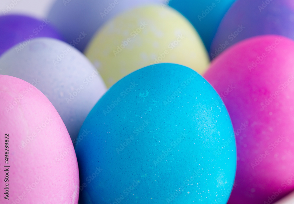 Naklejka premium Colored eggs for easter, close-up
