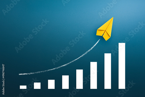 Fotografi Yellow paper plane with growing graph, Growth and successful concept