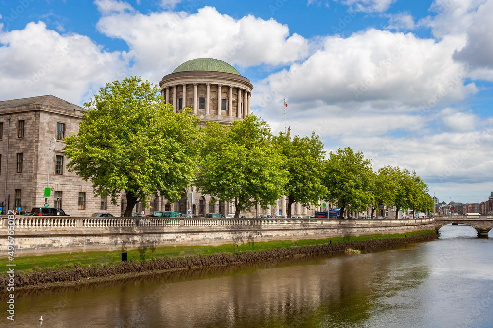  Four Courts And River Liffey In Dublin, Ireland