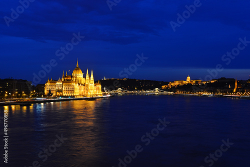 Budapest parlament at night. Beatiful wallpaper.