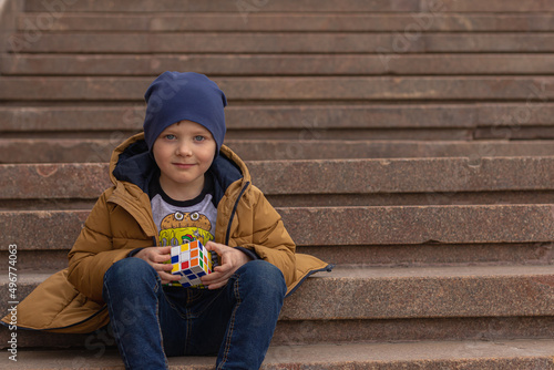Quadro su tela preschool boy sitting on the stairs