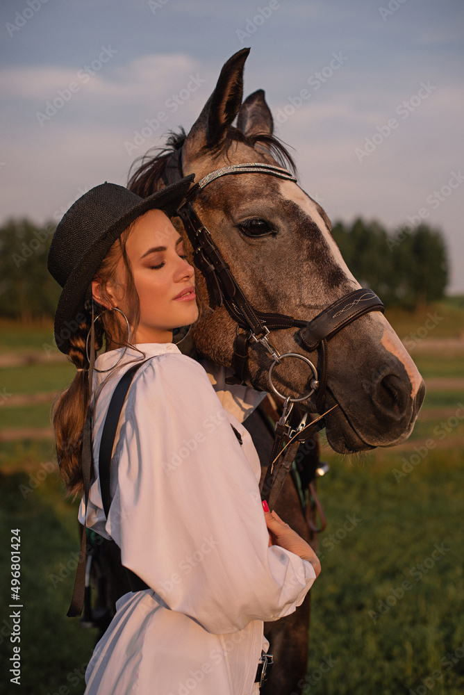Obraz premium portrait woman with horse riding
