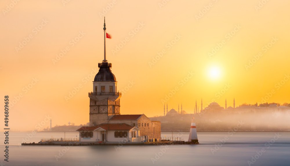 Φωτογραφία Maiden's Tower is one of the most beautiful sights of istanbul