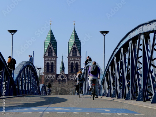 Wiwili Br  cke mit Herz-Jesu-Kirche in Freiburg