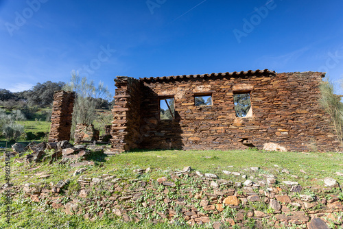 Obraz na płótnie Old abandoned mill in extremadura meadow w salonie