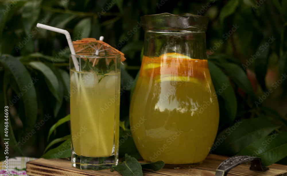 Fototapeta premium cocktail with lime and mint