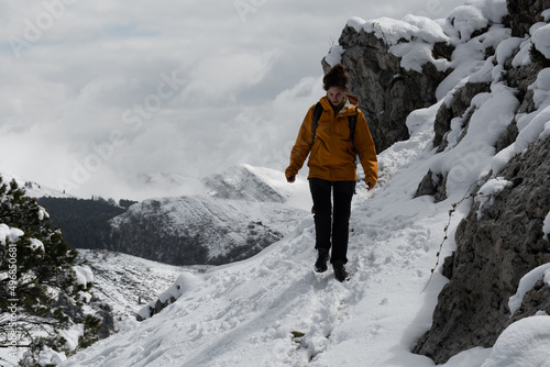 chica en la nieve