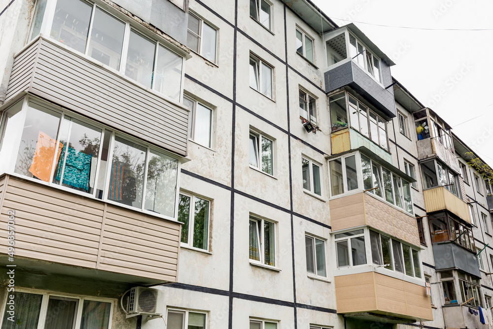 Obraz premium View of Khrushchyovka, common type of old low-cost apartment building in Russia and post-Soviet space. Kind of prefabricated buildings. Built in 1960s. Russia, Vladivostok.