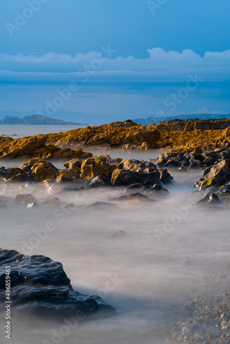 Photography Vertical shot of a beautiful river with many rocks in Dublin, Republic of Irelan