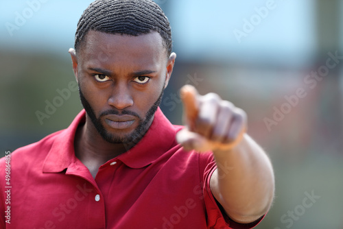 Fotografie Angry man with black skin pointing at camera