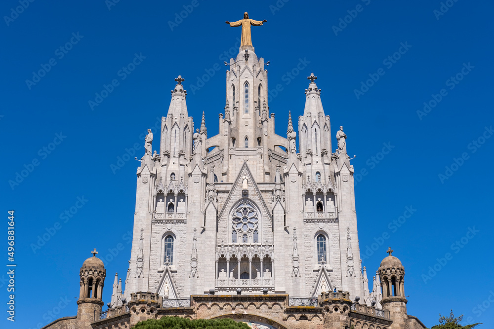Obraz premium Temple of the Sacred Heart of Jesus on Tibidabo mountain in the Collserola natural park in Barcelona