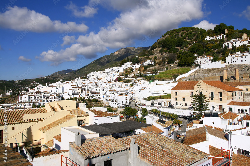 Fototapeta premium Vue sur le village blanc de Frigiliana en Andalousie en Espagne
