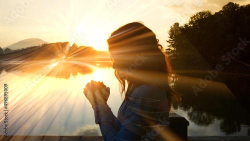 Fotografia, Obraz Woman in prayer receiving the Holy Spirit