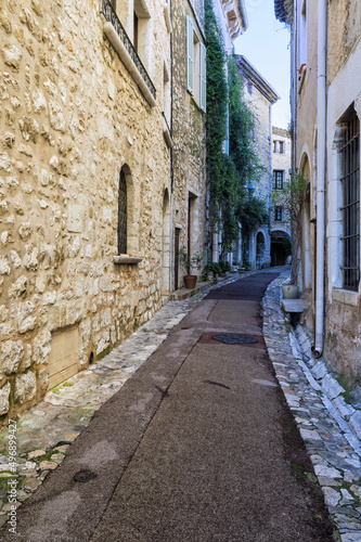 Narrow Street through the medieval city of Saint Paul de Vence  Alpes-Maritimes Department  Cote d   Azur  France