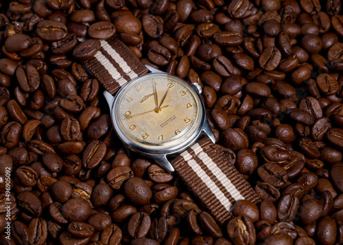 Kawa, zegarek, czasomierz, ziarna, ziarna kawy, zegarek na rękę, prostota, brąz, palona, kofeina, kawiarnia, aromat, espresso, cafe creme, wskazówka, tarcza