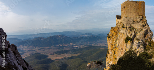 Panorama aérien du Fenouillèdes vu du château cathare de Quéribus