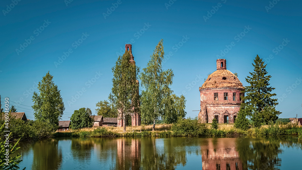 Fototapeta premium an abandoned Orthodox church