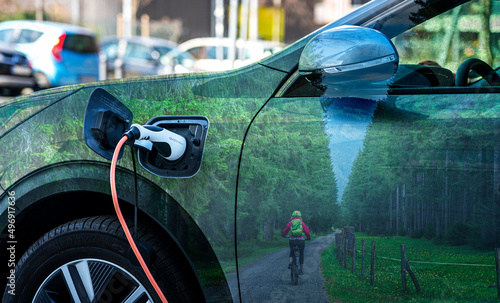 Obraz na płótnie Collage mit Ladekabel an einem Elektroauto w salonie
