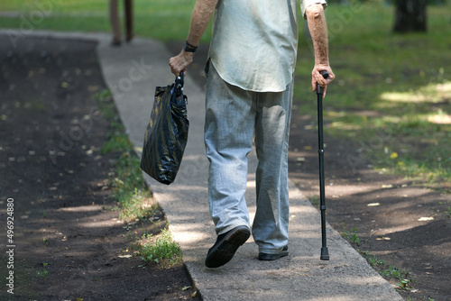 Photos An old man walks down the path