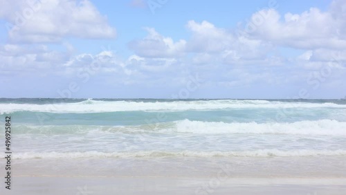 Wallpaper Mural ボンダイビーチの綺麗な空と海 Torontodigital.ca