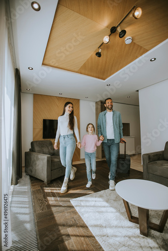 Young family arrive into ho...
