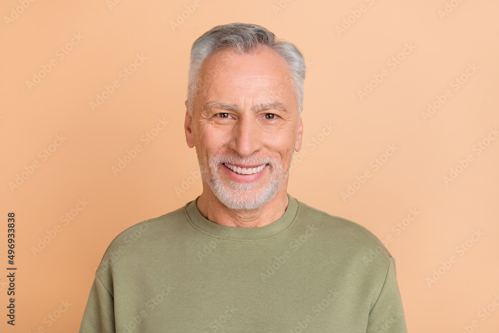 Photo of mature cheerful man toothy smile cavity protection hygiene dentist clinic isolated over beige color background Photo of mature cheerful man toothy smile cavity protection hygiene dentist clinic isolated over beige color background