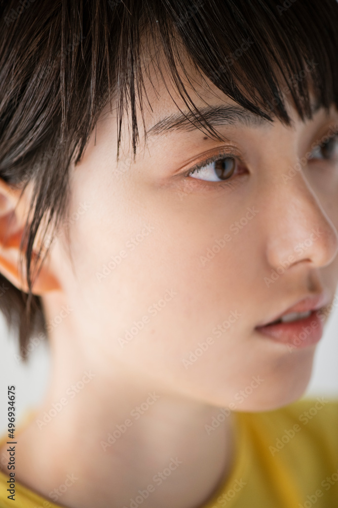 Fototapeta premium ショートカットの女性