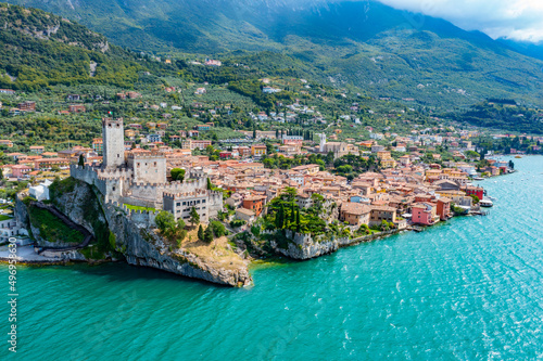 Fotografia Castello di Malcesine overlooking Lago di Garda in Italy