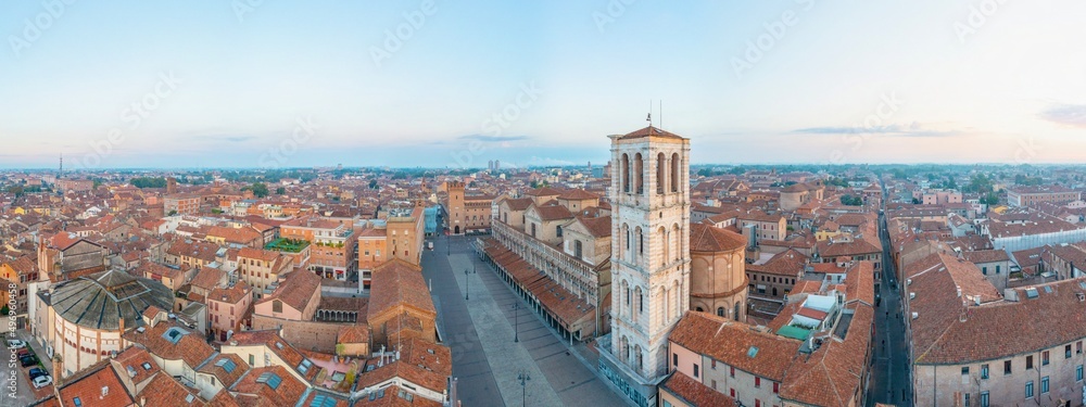 Φωτογραφία Sunrise aerial view of Piazza Trento e Triste in Italian town Ferrara
