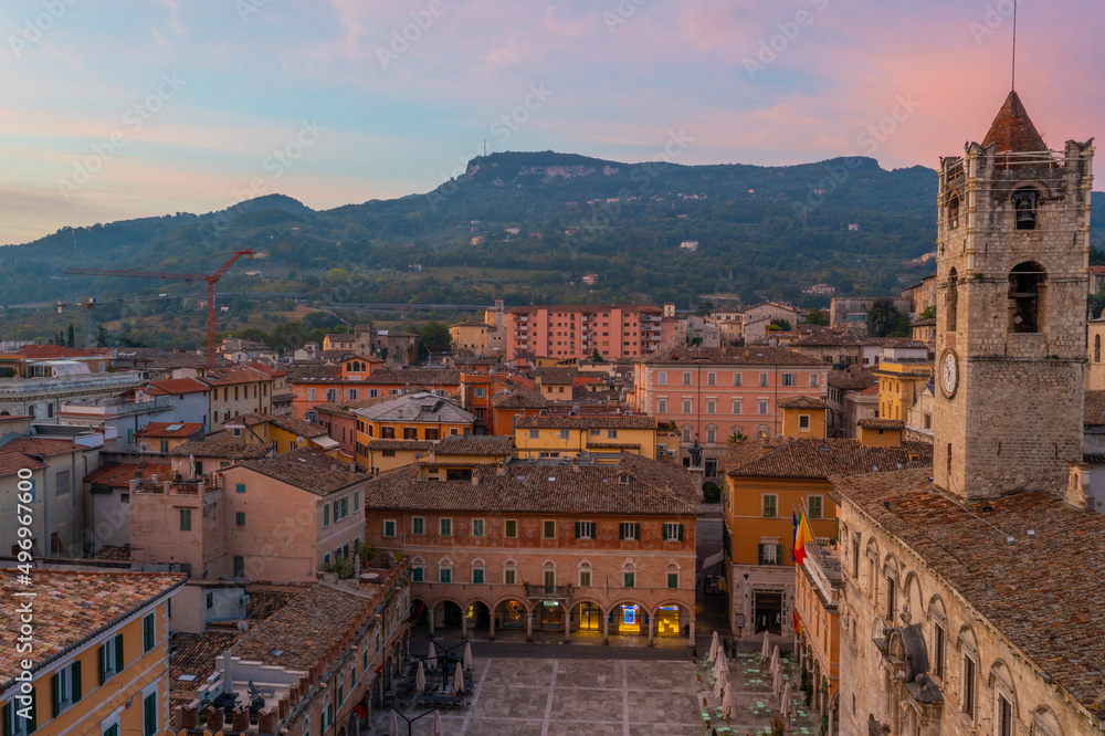 Φωτογραφία Sunrise view of Palazzo dei Capitani del Popolo in Italian town Ascoli Piceno