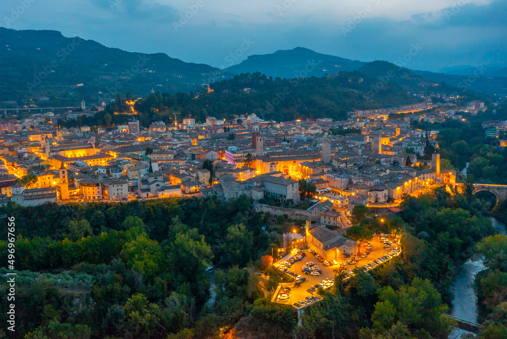 Φωτογραφία Sunset aerial view of city center of Italian town Ascoli Piceno