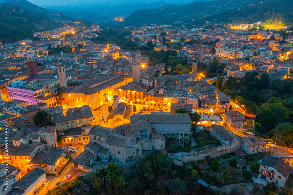 Φωτογραφία Sunset aerial view of city center of Italian town Ascoli Piceno