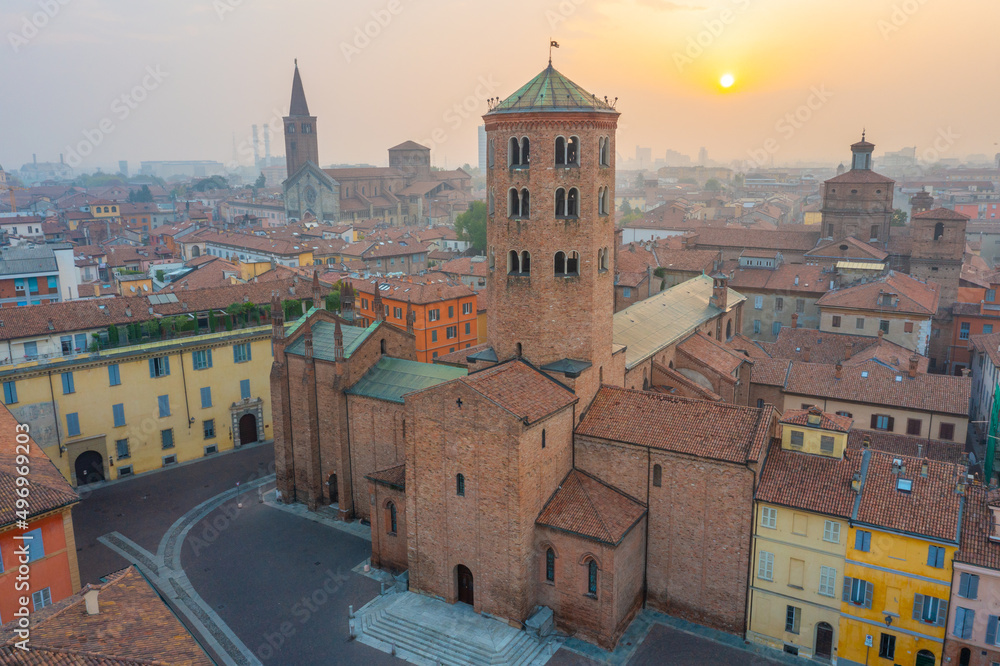 Ταπετσαρία Aerial view over Basilica of Saint Antoninus in Italian town Piacenza