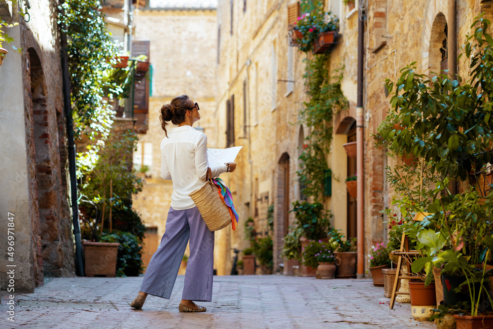 Fototapeta premium stylish woman with map enjoying promenade in Tuscany, Italy