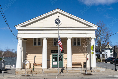 Obraz na płótnie Warwick, NY - USA - April 2, 2022: A landscape view of Warwick's Village Hall on Main Street and Wheeler Avenue w salonie