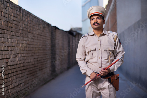 Canvas Print Portrait of an Indian policeman while on duty