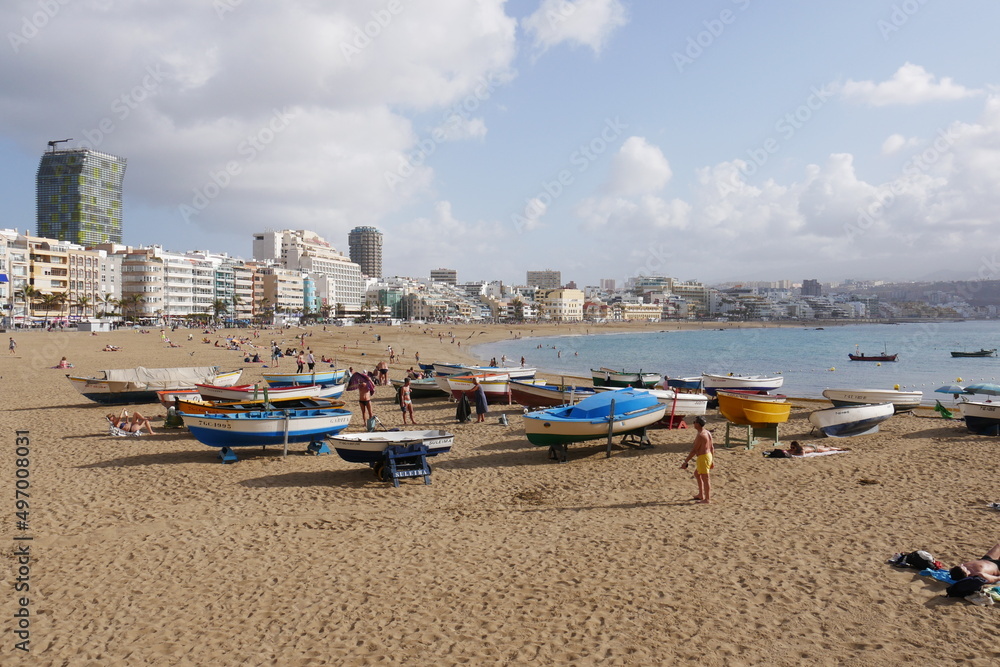 Strand in Las Palmas de Gran Canaria mit Fischerbooten