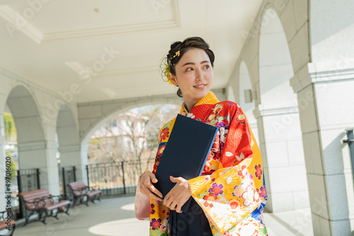 卒業を迎えた女子大学生