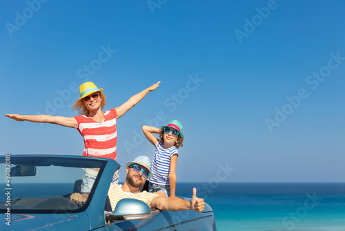 Happy family travel by car on summer vacation © Sunny studio