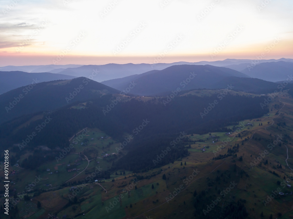 Obraz premium Ukrainian Carpathians mountains on a summer morning. Aerial drone view.