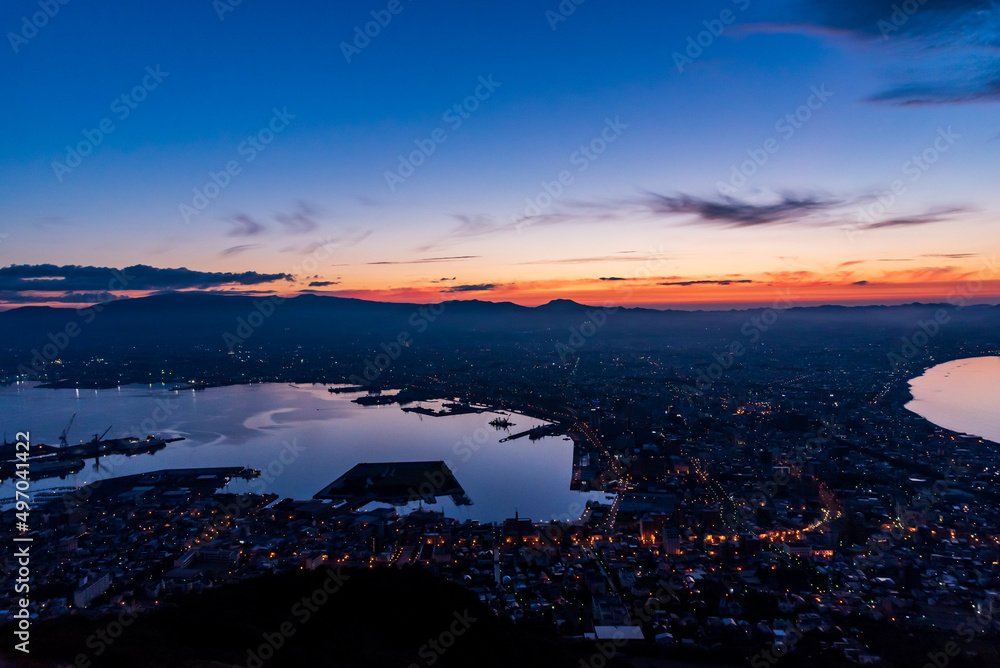 函館山山頂から望む 夜明けの函館市街地  北海道函館市の観光イメージ