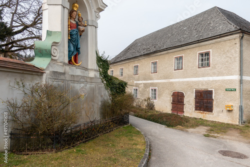 Kremsmünster . Gunter-Weg . Mondsichelmadonna . Schwimmschul-Madonna photo