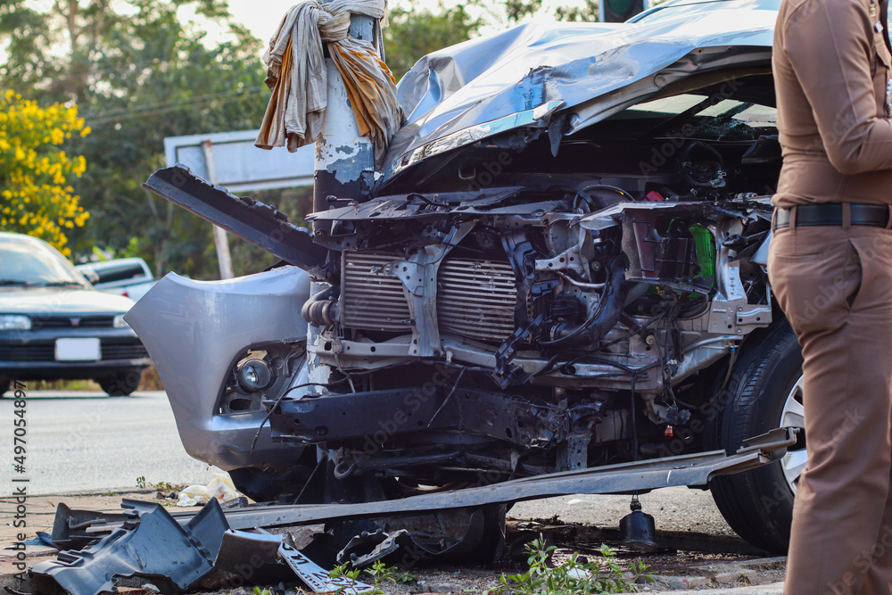 Accident, a pickup truck collided with a pickup truck and lost control ...