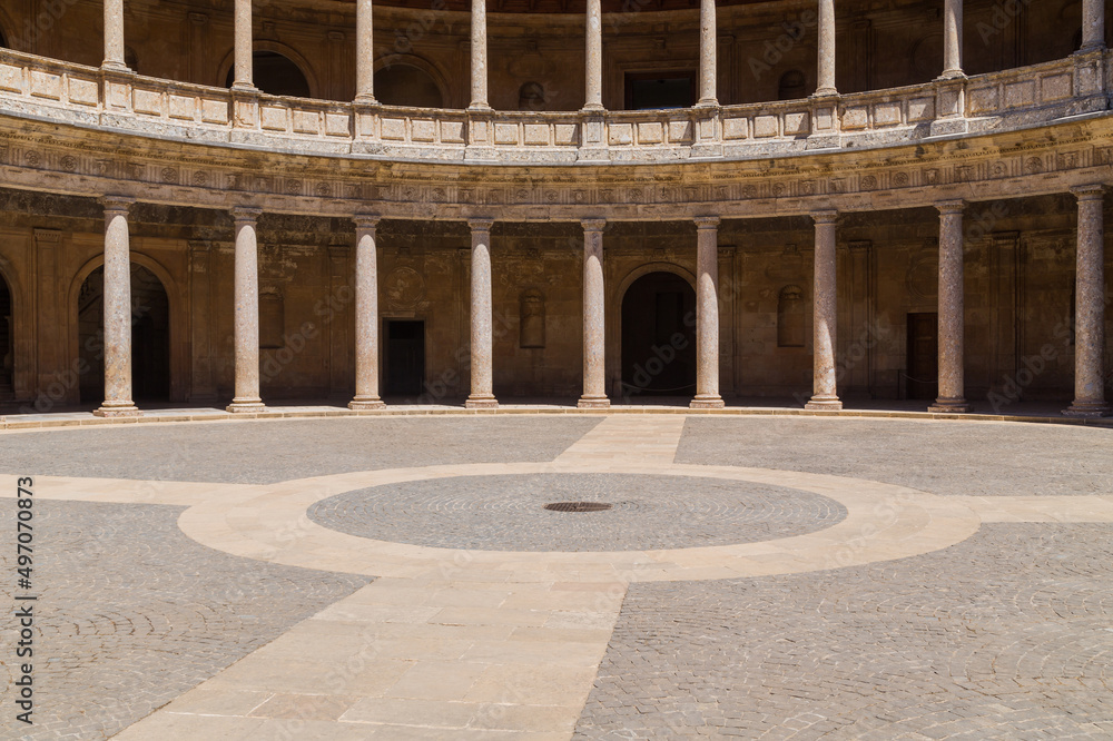 Fototapeta premium Courtyard at the Palace of Charles V