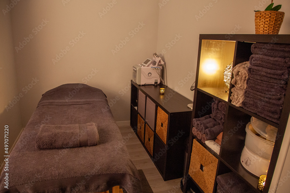 Sala de Masajes con ambientación zen Stock Photo | Adobe Stock