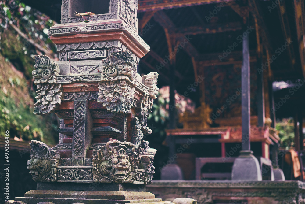 Obraz premium Decorated, stone ceremonial shrine in Ubud temple. Ubud, Bali, Indonesia.