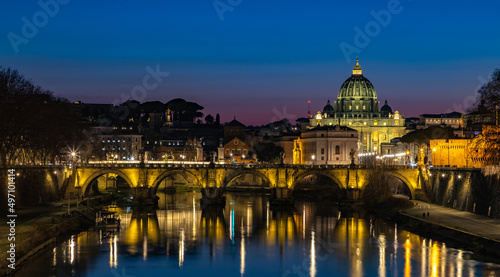 St. Angelo Bridge and St. Peter's Basilica at Night © Bruno Coelho