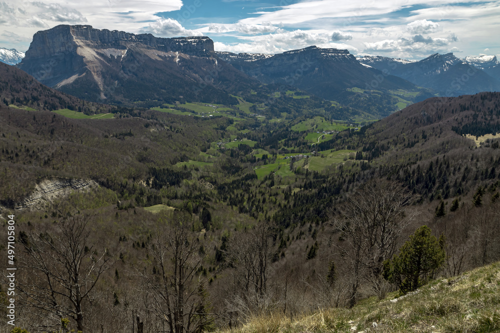 Fototapeta premium Mont Granier , Paysage du Massif de la Chartreuse au printemps , Savoie , France