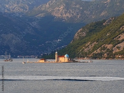 Perast, les îlots de Notre-Dame des récifs et Monastère Saint-Georges, Monténégro