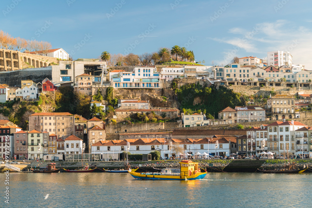 Portugal, Porto, Tourboat on Douro river passing by Vila Nova de Gaia Portugal, Porto, Tourboat on Douro river passing by Vila Nova de Gaia